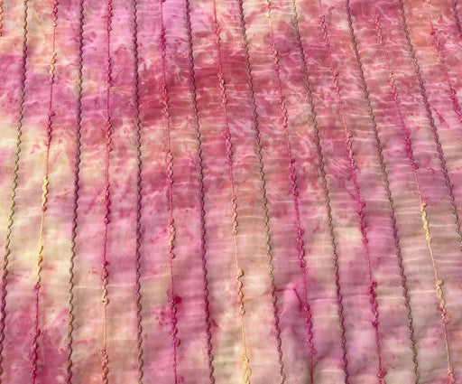 KABARTMA DESENLİ ŞİFON KUMAŞ - PEMBE